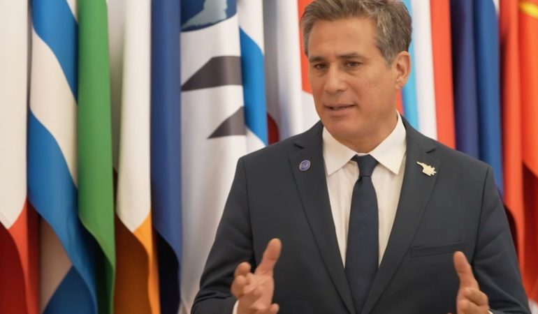 Manuel Tovar: Frente Amplio planea producir misera
– La nación