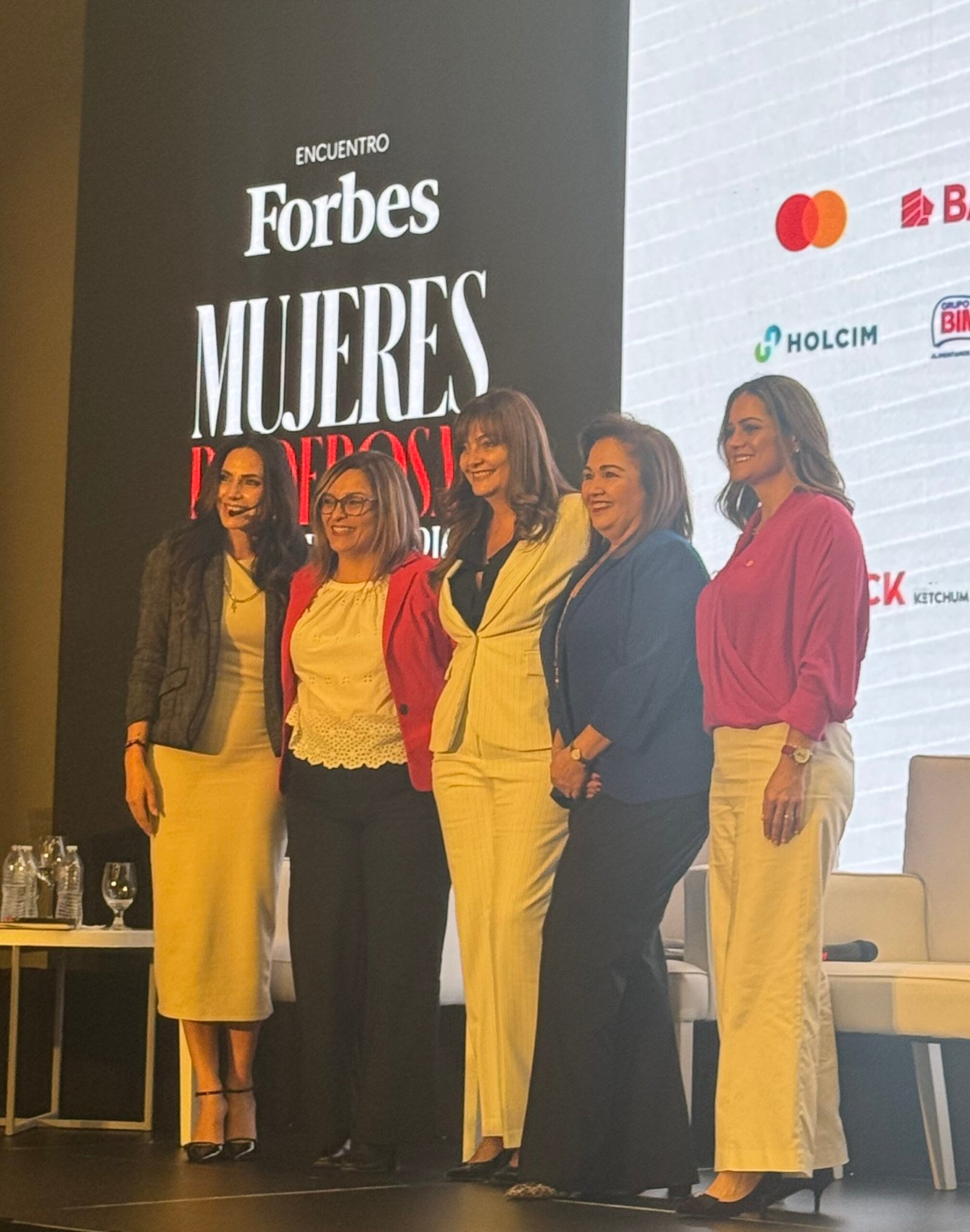 El liderazgo femenino inspira nuevas visiones para el futuro regional en Forbes Power Women of Sentral America 2025

 – La nacion