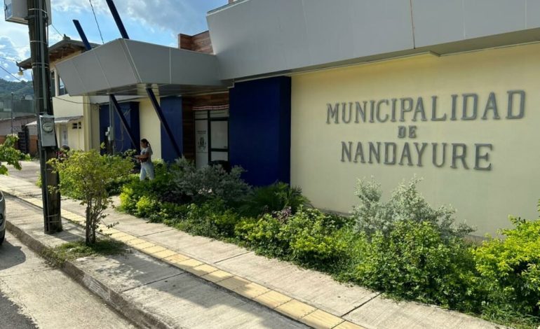 Esto es bueno con ¢ 4.6 millones para asesor municipal para la distribución ilegal de encuestas políticas
– La nación