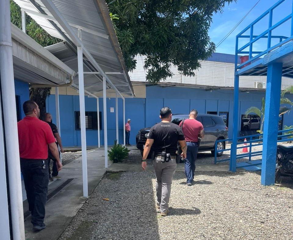 La oficina del fiscal incautó archivos relacionados con los permisos de construcción en el refugio Gandoca-Manzanillo

 – La nación
