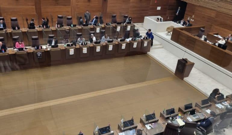 7 círculos municipales, 2 resentos y solo 3 sugerencias votadas: por lo tanto, la tercera reunión de vía fija hoy 4-3 equipos
– La nación