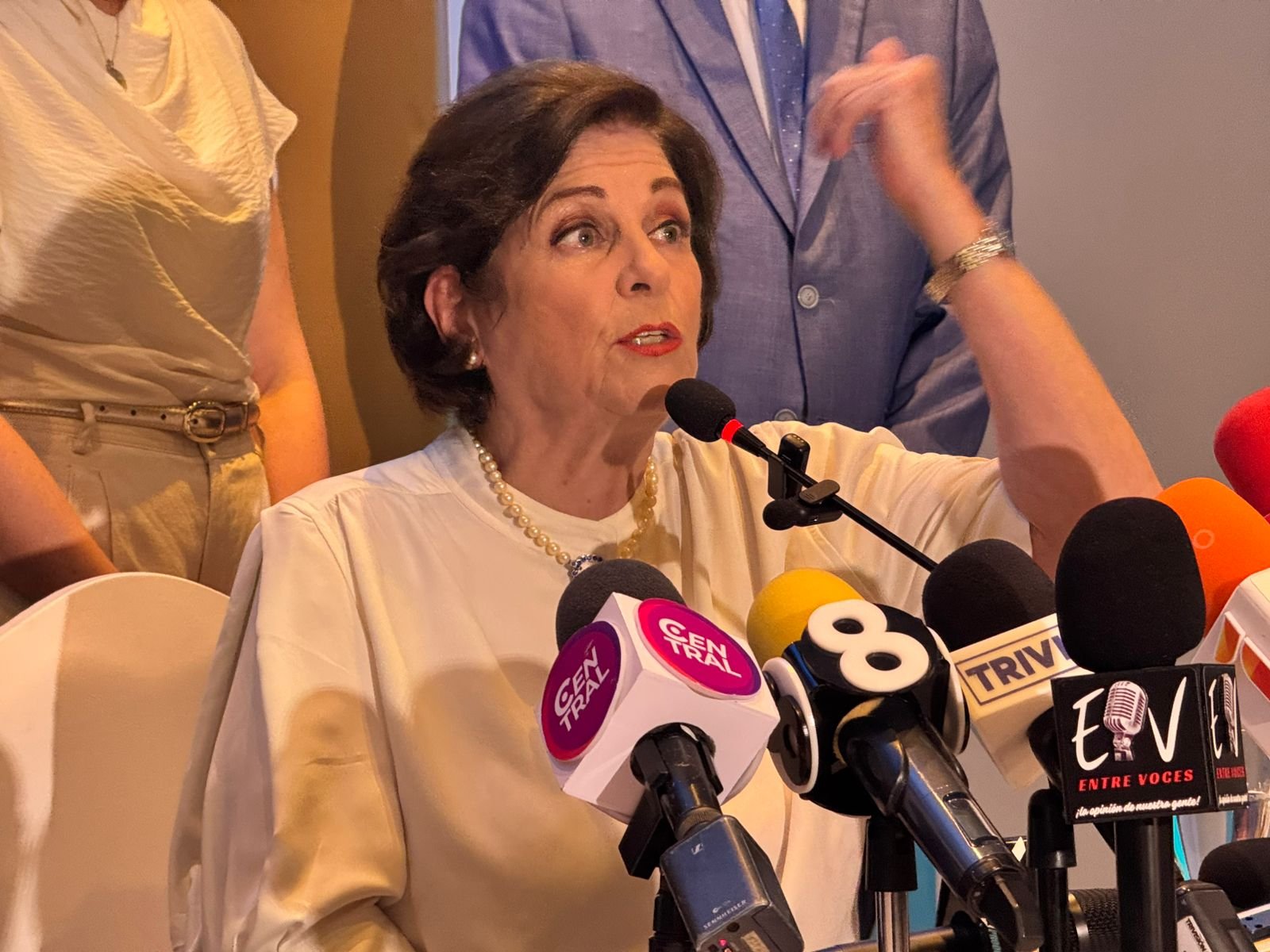 El que quiere irse, salir

 – La nación