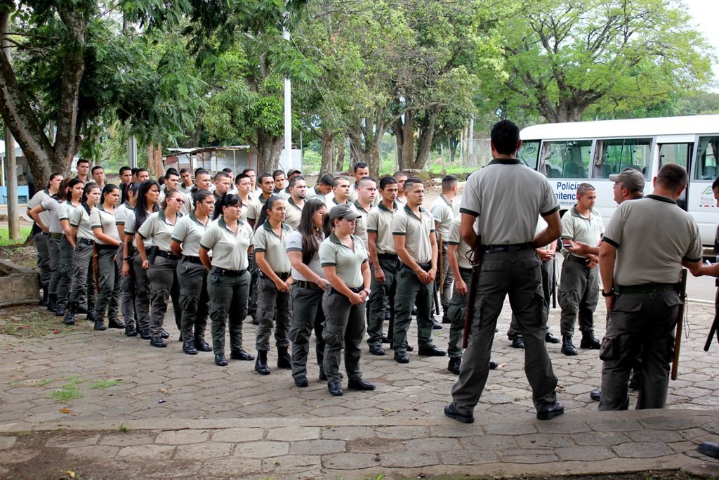 Defensor del Pueblo: Hay 2.722 oficiales de policía en centros de prisión

 – La nación