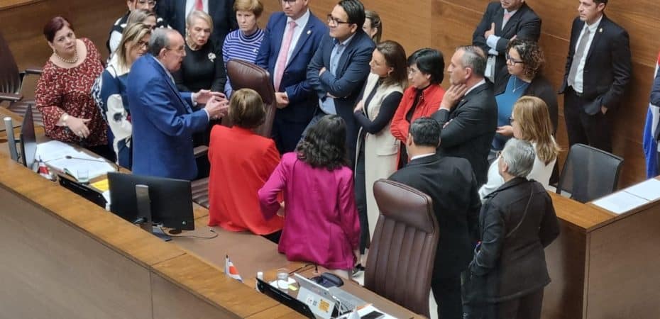 El primer intento de alcanzar el proyecto de la conferencia Fast Track 4-3 falla

 – La nación