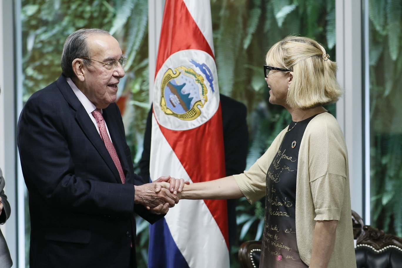 Actualmente nos enfrentamos a cambios geopolíticos, con liderazgo volátil.

 – La nación