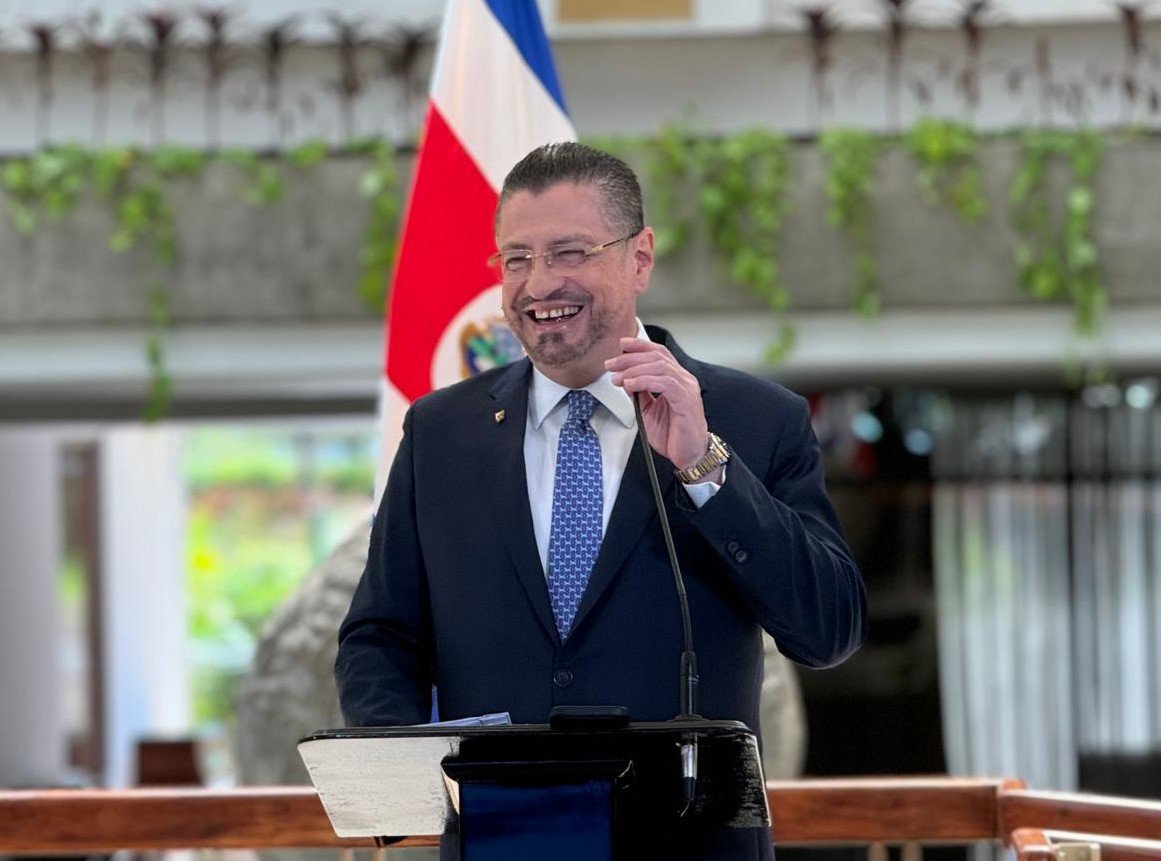 La oposición insiste en la relación de Chaves con las canciones de visa estadounidense con políticos costarricenses

 – La nación