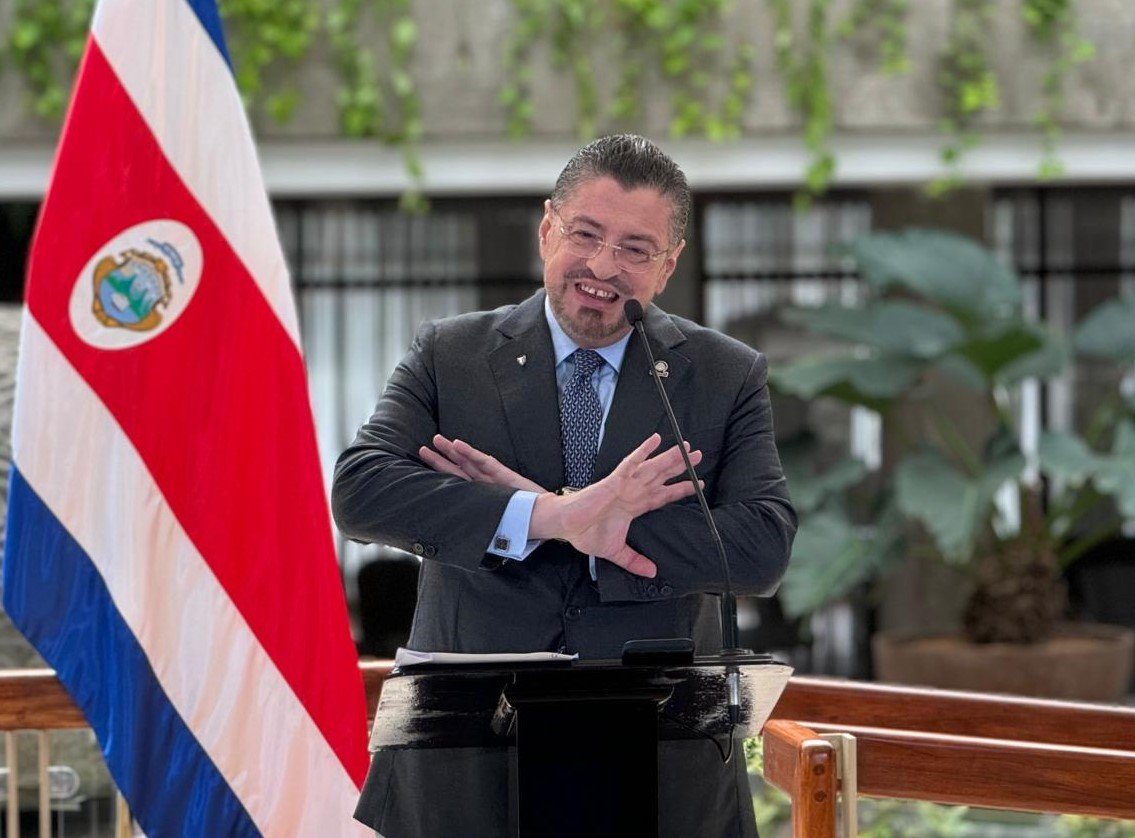 Ariel Robles, sufre de incontinencia mental prematura

 – La nación