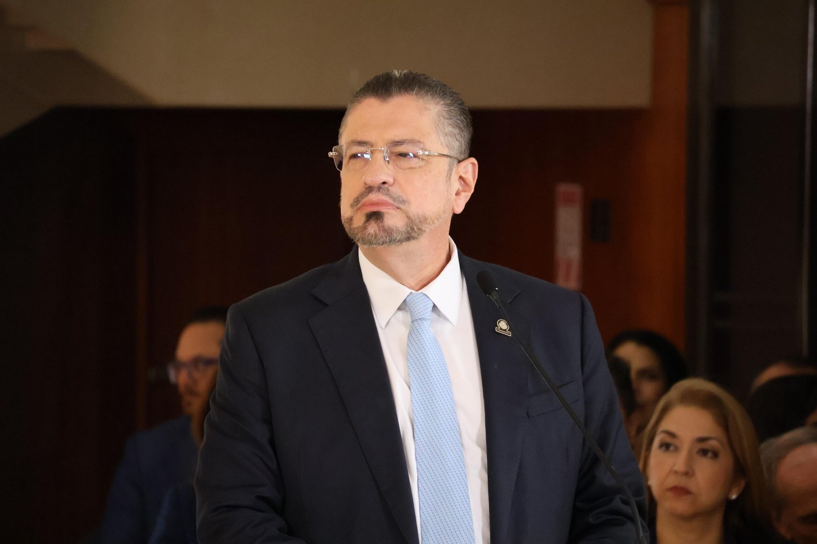 Se benefician de las peregrinaciones para difundir material contra Pilar Cisneros y Rodrigo Chaves

 – La nación