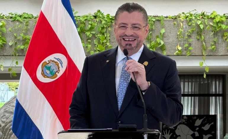 El hogar presidencial genera expectativa sobre la posible renuncia de Rodrigo Chaves
– La nación