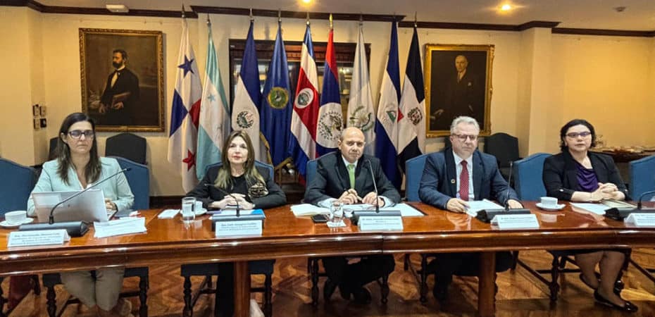 Débil “limitar” la respuesta centroamericana en serio a la inseguridad y al contexto internacional incierto, dice un informe

 – La nación