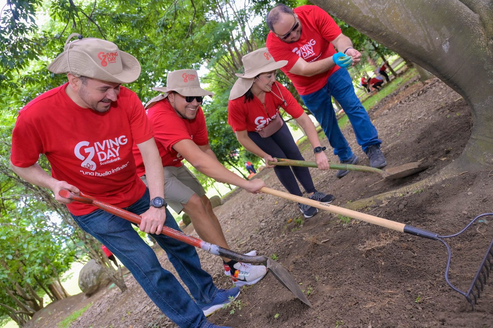 Más de 190 voluntarios mantuvieron 300 árboles de La Sabana

 – La nacion