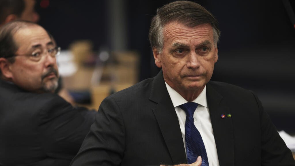 Supreme de Brasil pone el tobillo electrónico en Bolsonaro y prohíbe el uso de redes sociales

 – La nación