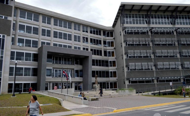 Facultad de Ciencias Sociales de la UCR advierte los riesgos del proyecto de la Conferencia 4×3 en Costa Rica
– La nación