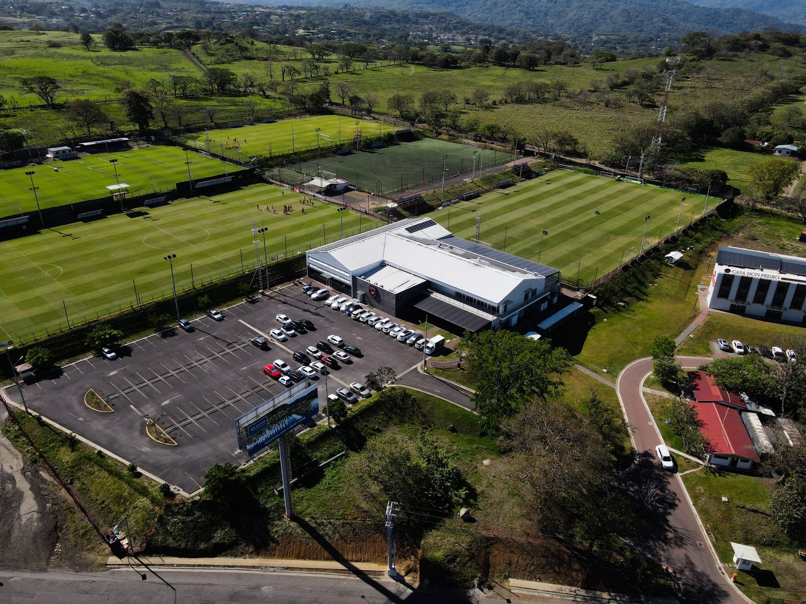 De debutar con autogol en Alajuelense a valer millones en Argentina – La nación