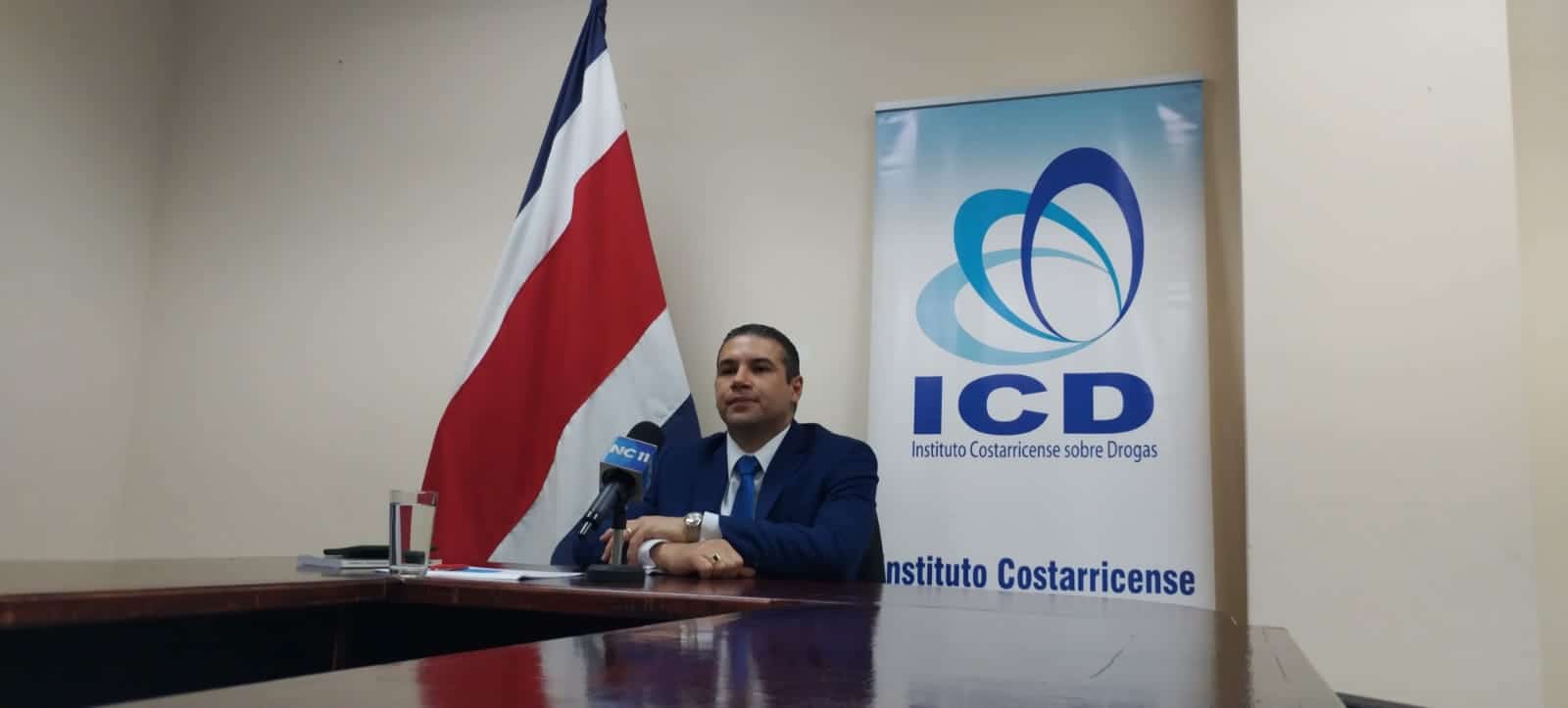 La Junta de ICD detiene al director

 – La nación