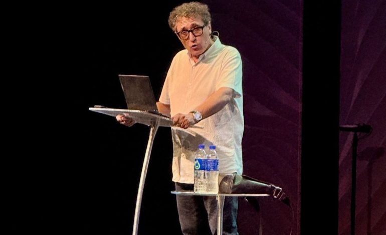 Roitman trae la historia oculta de los manuscritos bíblicos

 – La nación