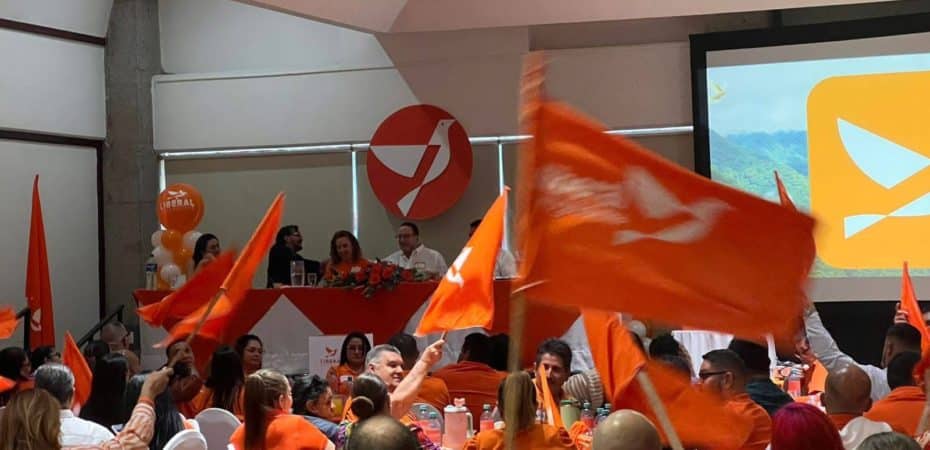 Eli Feinzaig deja la oficina presidencial en PLP

 – La nación