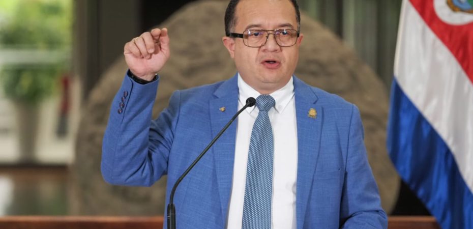 Conversaciones con Celso y Ministro Campos

 – La nación