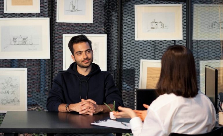 La IA convirtió entrevistas de trabajo en un circo fraudulento. Entonces las empresas también regresan a la cara

 – La nación