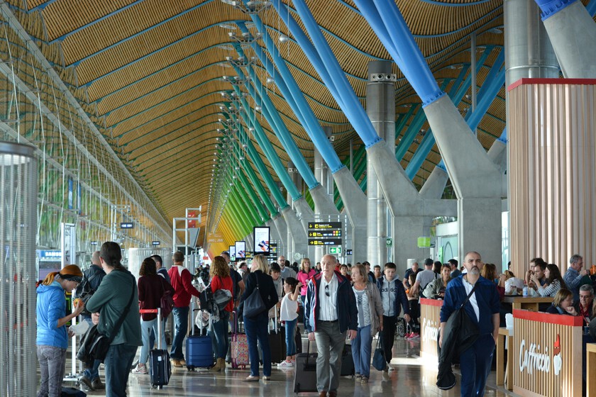 Si alguien creyera que el turismo nacional había entrado en la “crisis” este verano, Aena tiene algo que decir:

 – La nación