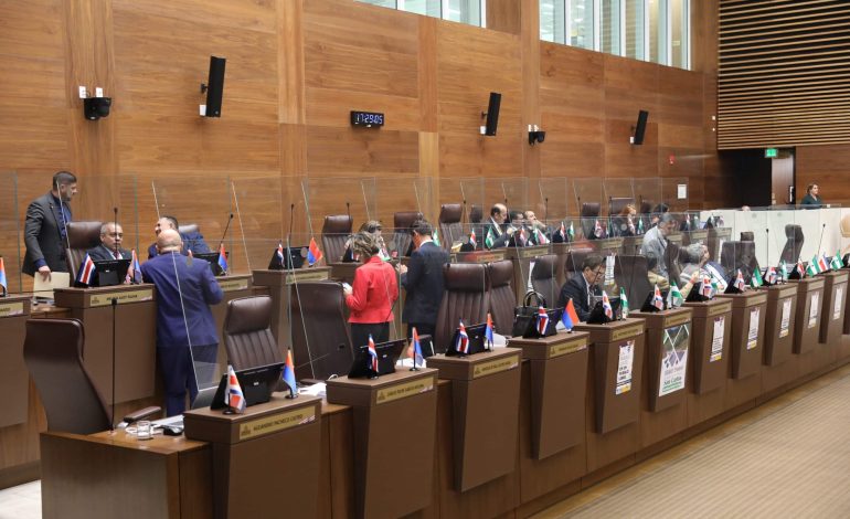 El siguiente tiempo de seguimiento fijo durante 4-3 días del proyecto: Votaron cuatro votos y país

 – La nación