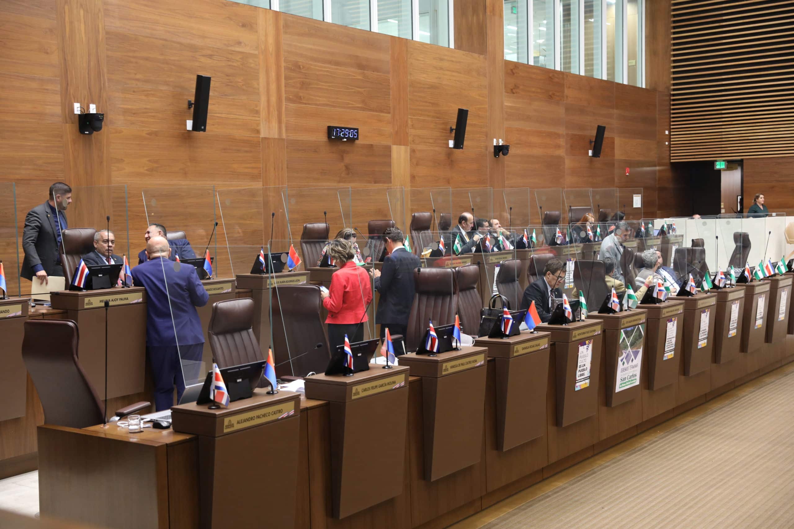 El siguiente tiempo de seguimiento fijo durante 4-3 días del proyecto: Votaron cuatro votos y país

 – La nación