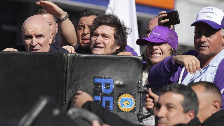 Fue la agresión de los manifestantes a Milei, con la elección provincial

 – La nación