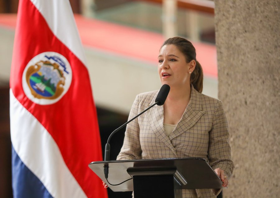 Claudia Dobles sale en defensa del legado de PAC

 – La nación