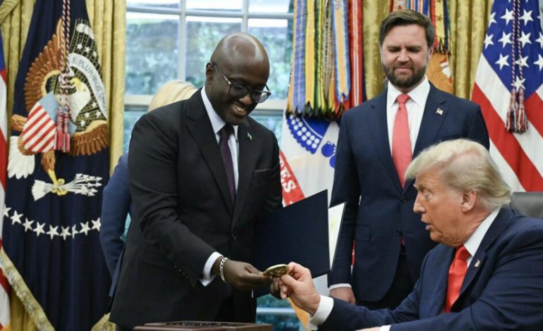 Los primeros inmigrantes deportados de los Estados Unidos llegan a Ruanda
– La nación