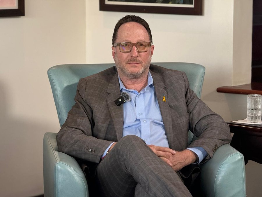 Feinzaig formaliza la candidatura y acusa al CCSS del enjuiciamiento político

 – La nación