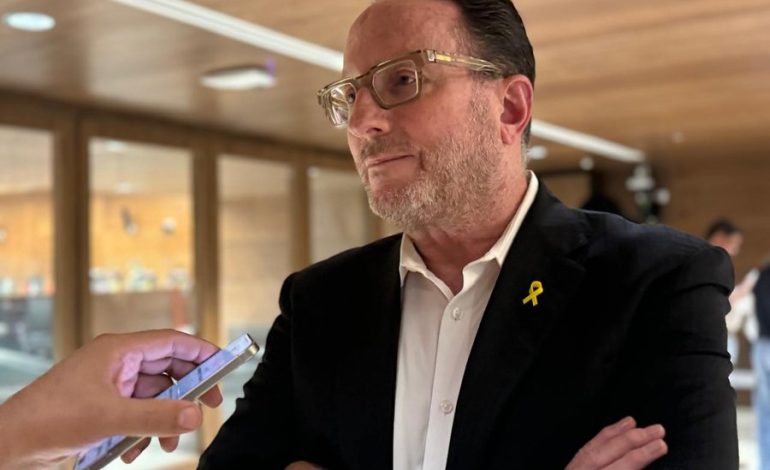 PLP ofrece una reforma constitucional para que los delegados que renuncian a su partido pierden sus asientos
– La nación