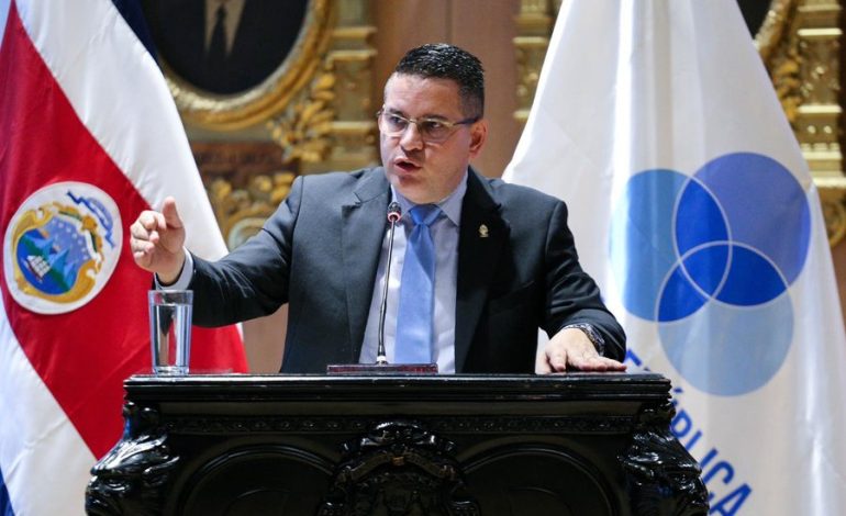 La Asamblea Legislativa es secuestrada por Frent Amplio

 – La nación
