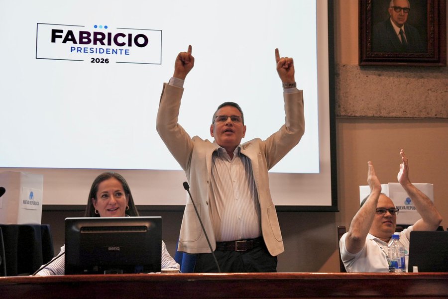 Fabricio Alvarado utiliza el logotipo de la campaña similar al de Trump

 – La nación