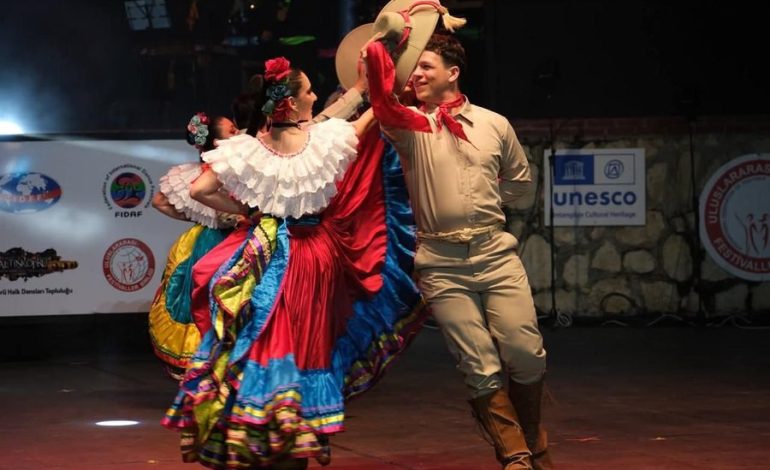 Costa Rica conquista el corazón de Türkiye en el Festival Internacional de Cine
– La nación