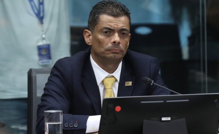 Fiscal insiste en que acusación contra Chaves por caso BCIE no es persecución política – La nación