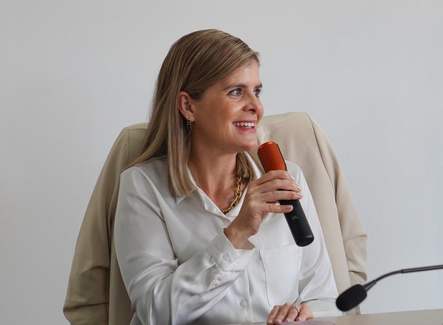Laura Fernández: Ha llegado el momento de establecer la Tercera República

 – La nación