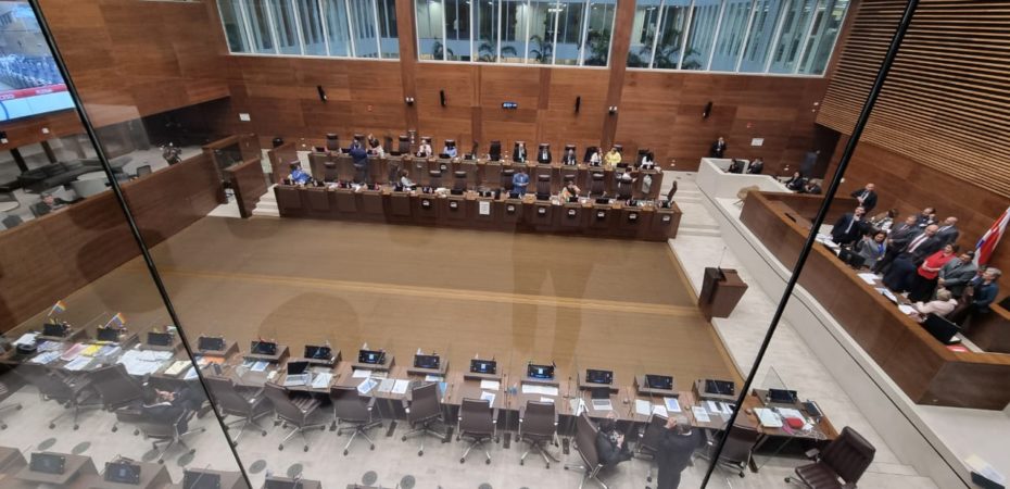 Las alternativas rompieron la banda con solo 17 movimientos votados con 4-3 días y cuando faltaban más de una hora de ciclo

 – La nación