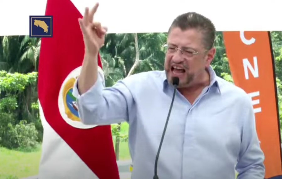 No me das órdenes, no me amenazas

 – La nación