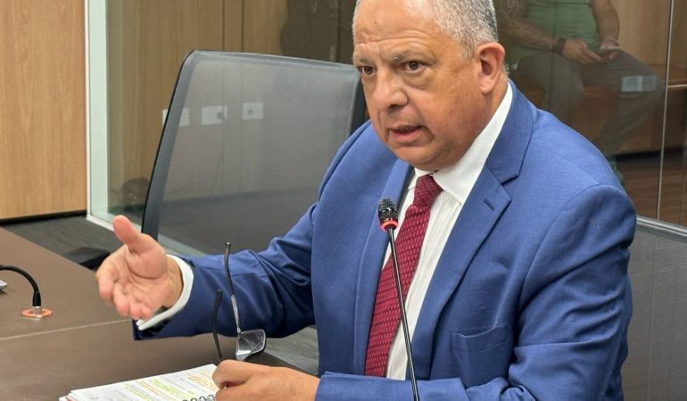 “No tuve más contacto con Don Celso después de su renuncia”, dijo Luis Guillermo Slís, ex presidente
– La nación