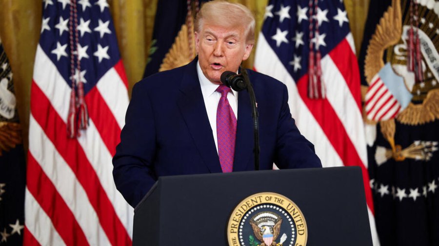 Trump anuncia tasas del 100% en semiconductores

 – La nación