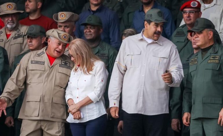Venezuela anuncia su propio despliegue de barcos en el Caribe en medio de la batalla con Trump
– La nación
