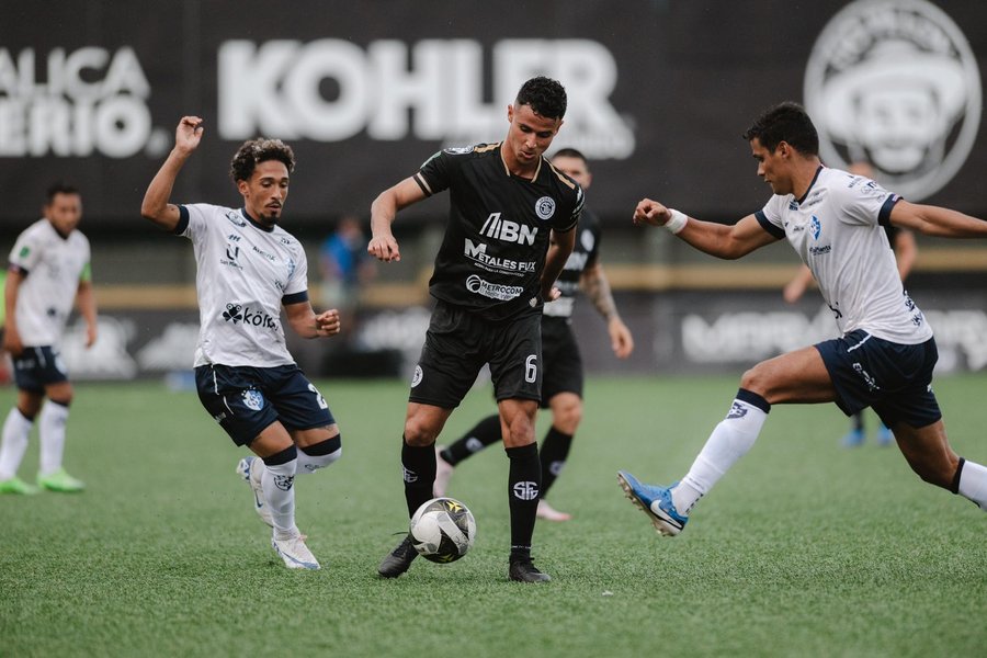 Otro técnico se queda sin equipo – La nación