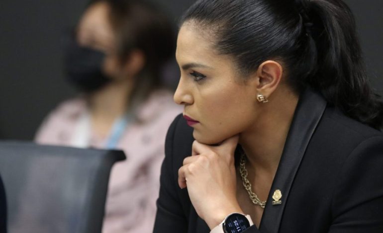 OBANDO acusa que los delegados negociaron embajadas y ministerios a cambio de la elevación de la inmunidad a Chaves

 – La nación