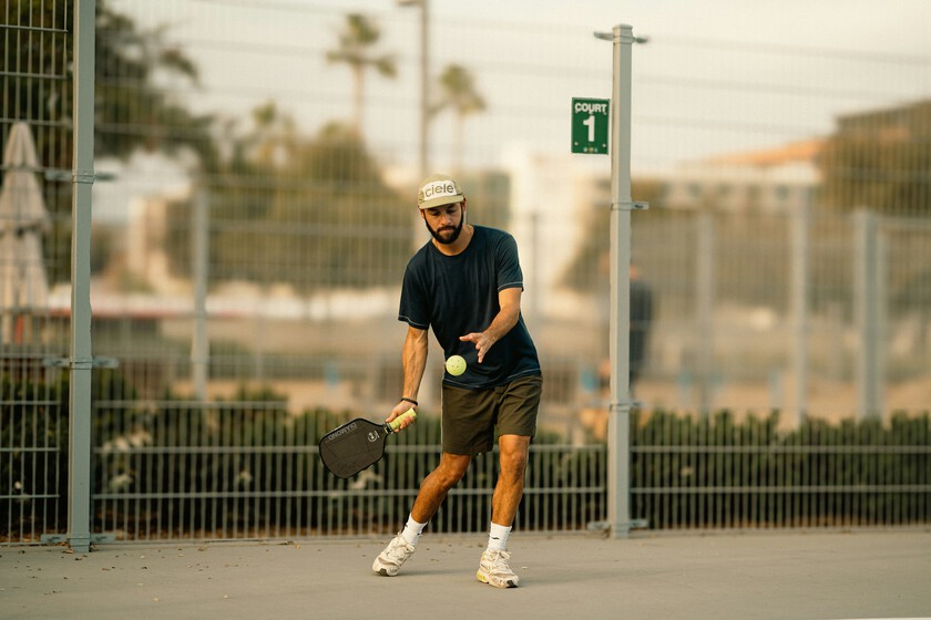 Hay un deporte que colonizó miles de canchas de tenis en los Estados Unidos y se extiende mucho en España: Pickleball

 – La nación