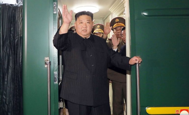 El último que llegó al desfile de China fue Kim Jong Un. Porque los líderes no vuelan en Corea del Norte, pero viajan blindados
– La nación