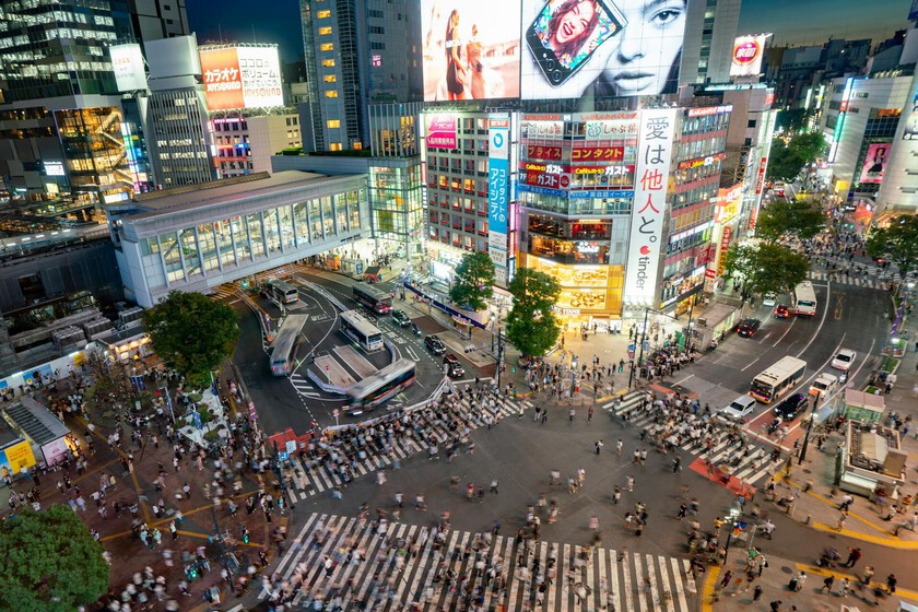 Su nombre es Run-Ri, provienen de China y cambian la capital de Japón.

 – La nación