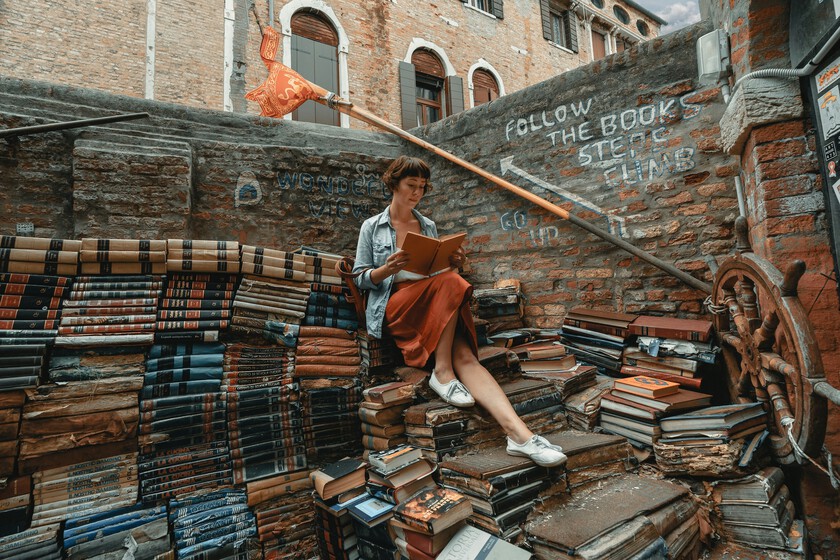 Las estadísticas nos dicen que leemos más que antes. El problema es que los libros son mucho más fáciles que hace unos años.

 – La nación