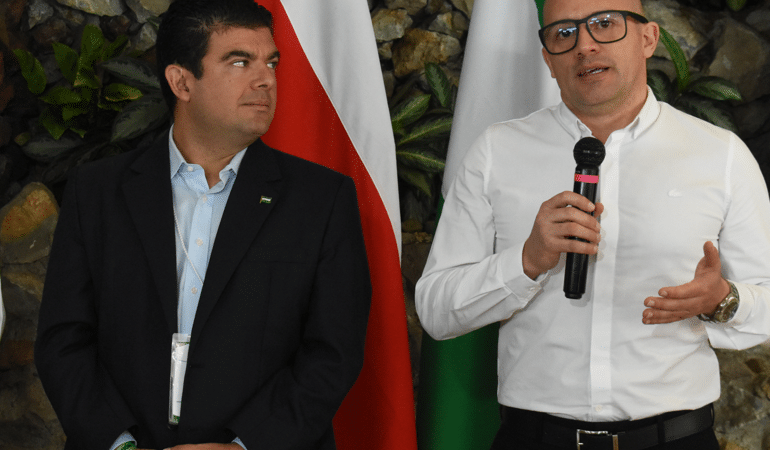 Álvaro Ramos deja a Miguel Guillén de suplentes
– La nación