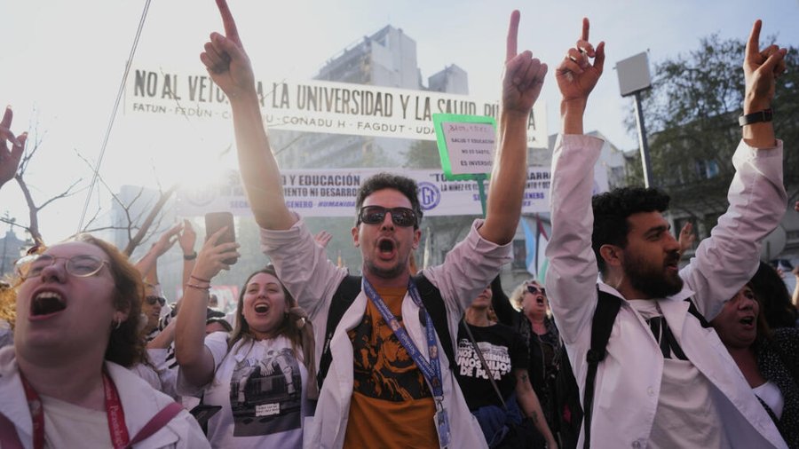 Fragilidad parlamentaria de Milei

 – La nación