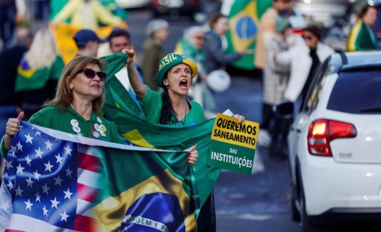 Bolsononistas, banderas estadounidenses y gracias al Día de la Independencia de Trump Mark Brasil
– La nación